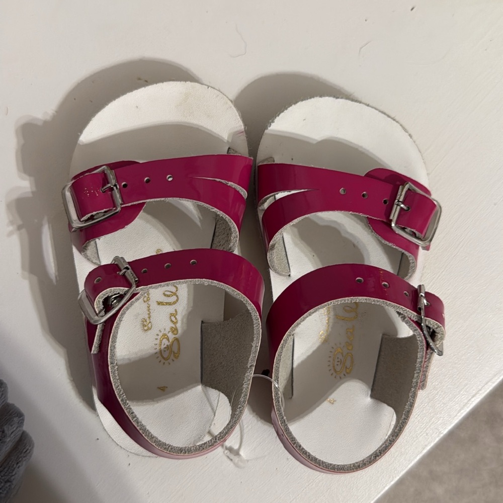 Sun San sea wee pink sandals size 4